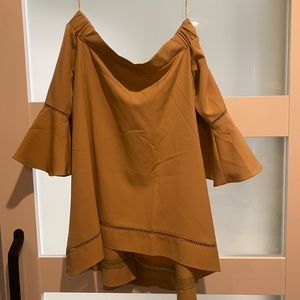 Gracia off the shoulder, camel colored top